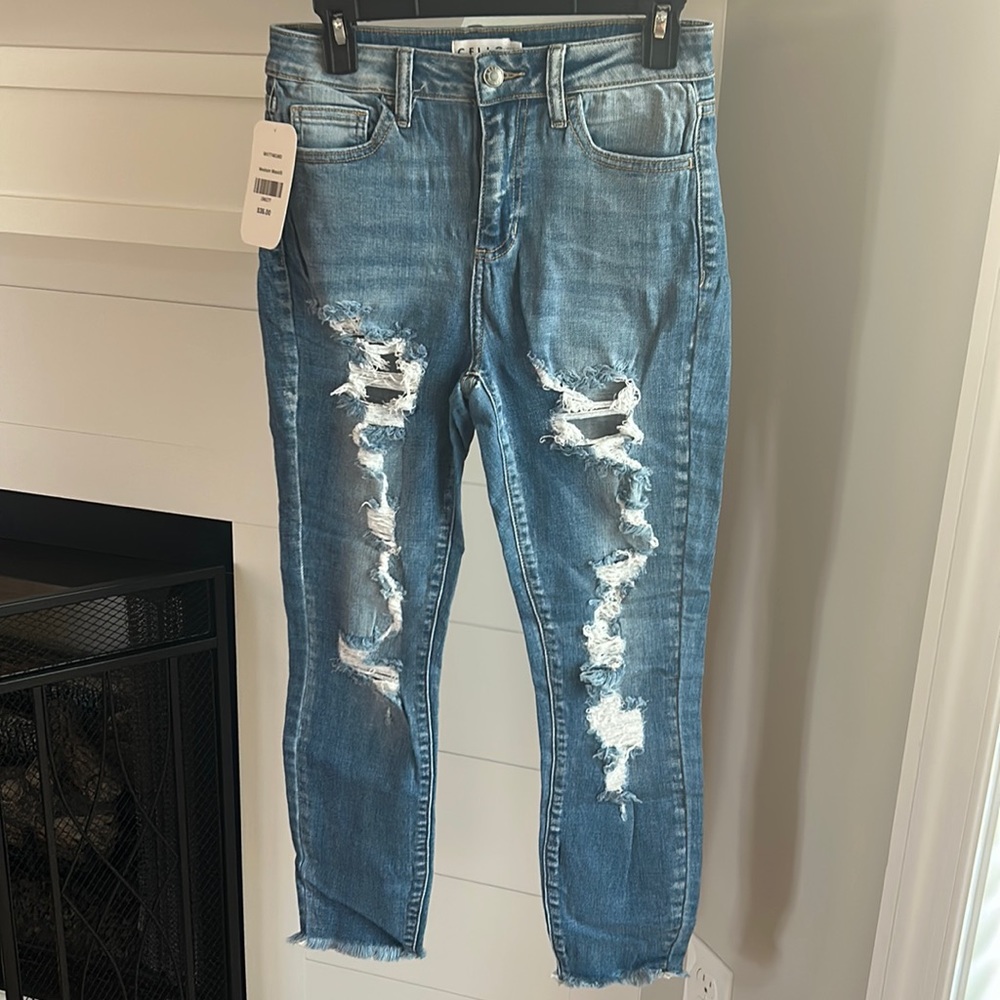 NWT CELLO size 5 High Rise Skinny Distressed Jeans